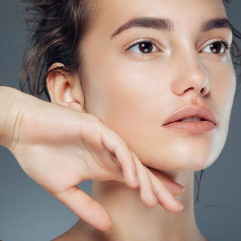 福岡の美容外科で形成外科専門医によるヒアルロン酸やボトックスでしわやボリュームを改善