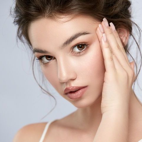 福岡の美容外科で形成外科専門医による糸リフトやフェイスリフトで若々しいフェイスラインへ